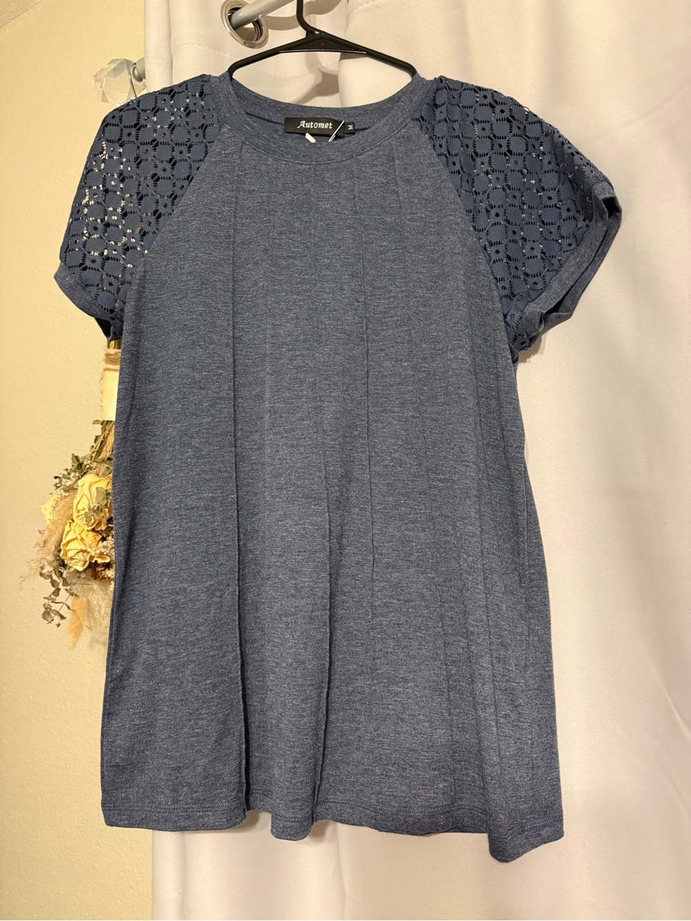 Automet Women's Navy Crochet Sleeve Short Sleeve Tee